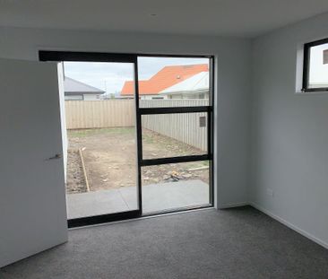 Three Bedroom Property - Photo 1