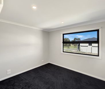 🏡 Brand New 4-Bedroom Townhouse in Wollert - Photo 4