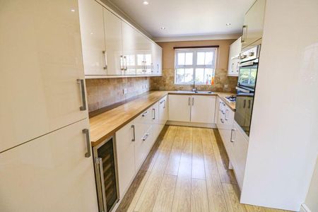 4 bedroom detached house to rent - Photo 2