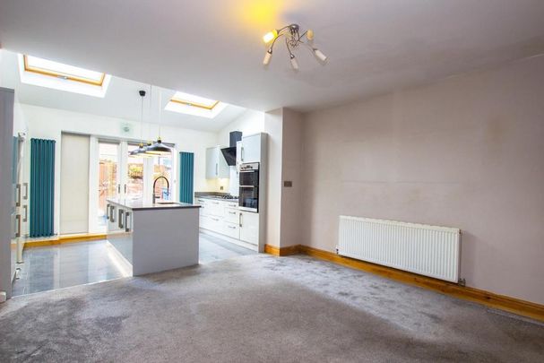 3 bedroom terraced house to rent - Photo 1