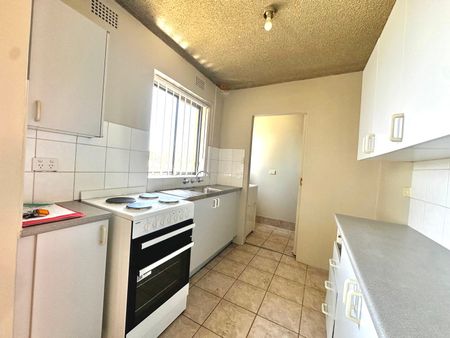 !! 1st floor unit – bedrooms will have brand new carpet !! - Photo 4