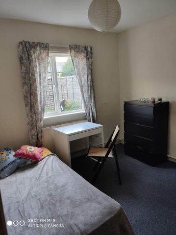 5 bedroom semi-detached house to rent - Photo 4