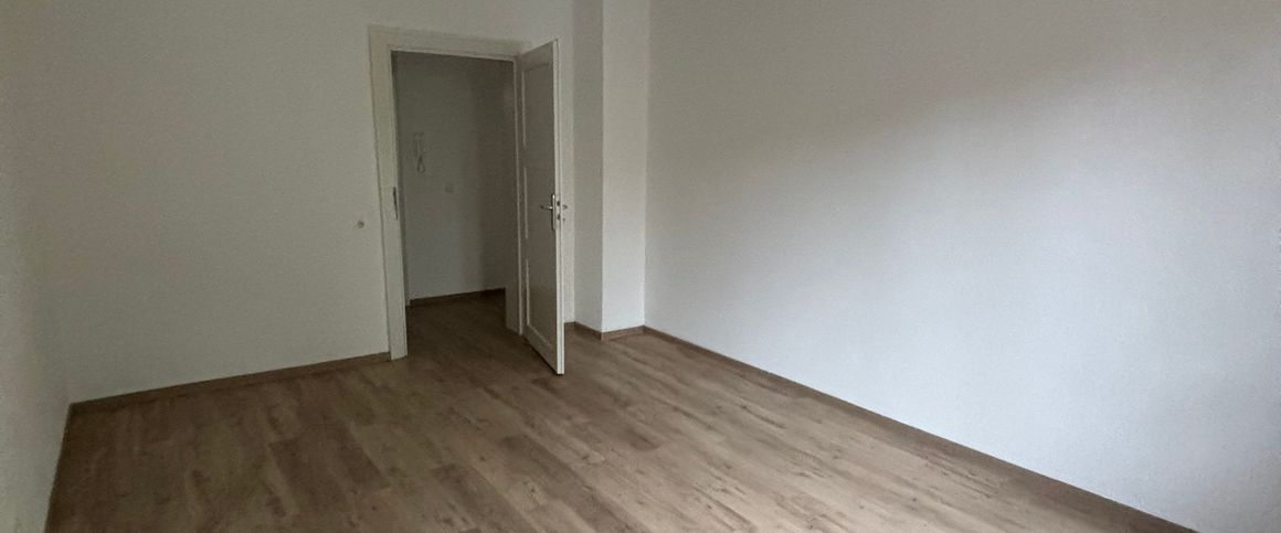 Große 2 ZKB Wohnung zu vermieten ! - Foto 1