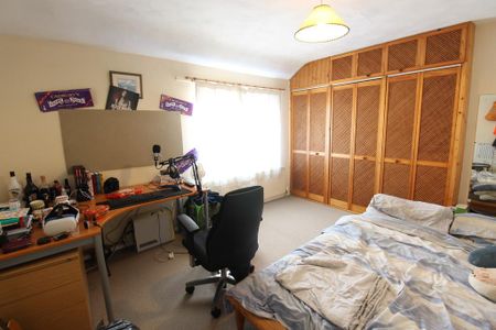 4 bedroom semi-detached house to rent - Photo 2