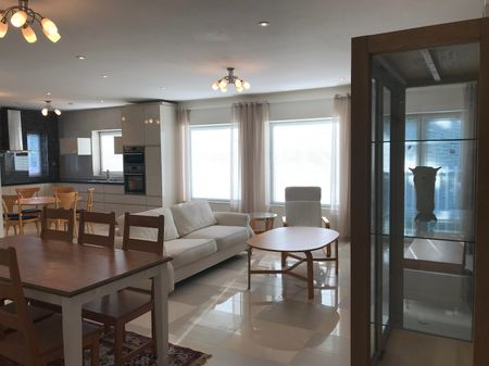 En halvdel av en nybyggd tvåvåningsvilla - Photo 2