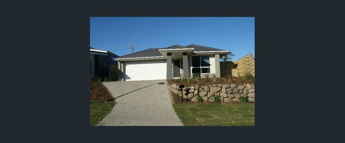 🏡 Beautiful 4-Bedroom Family Home in Upper Coomera! - Photo 1