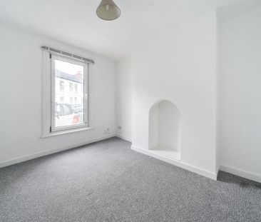 4 bedroom terraced house to rent - Photo 6