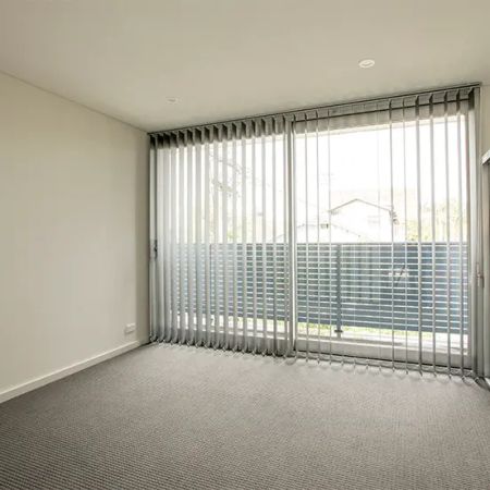 Vibrant Split-Level Townhouse in the Heart of Alexandria - Photo 5