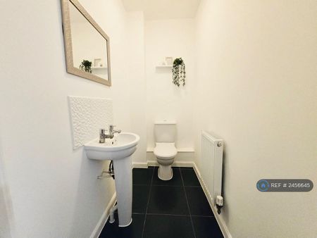 1 bedroom in a house share to rent - Photo 5