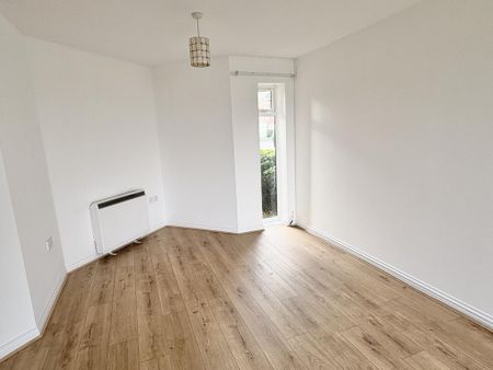 2 bedroom ground floor flat to rent - Photo 3