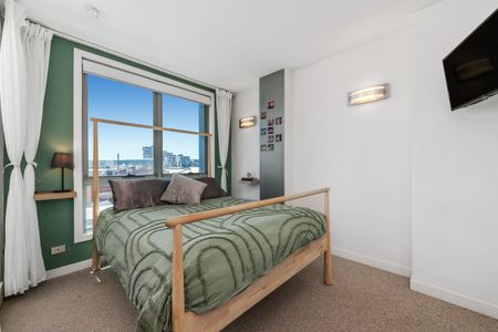 Stylish Apartment in the Heart of Carnegie - Photo 3