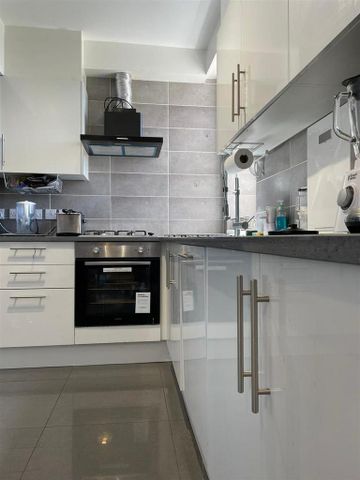 4 bedroom private hall to rent - Photo 4