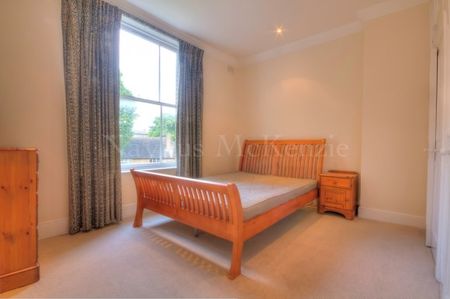 Bright and attractive two bedroom flat is situated on the first floor - Photo 4