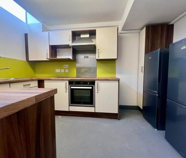 5 bedroom flat to rent - Photo 4