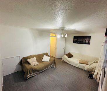 2 Bed Terraced House, Lyneham Walk, E5 - Photo 3