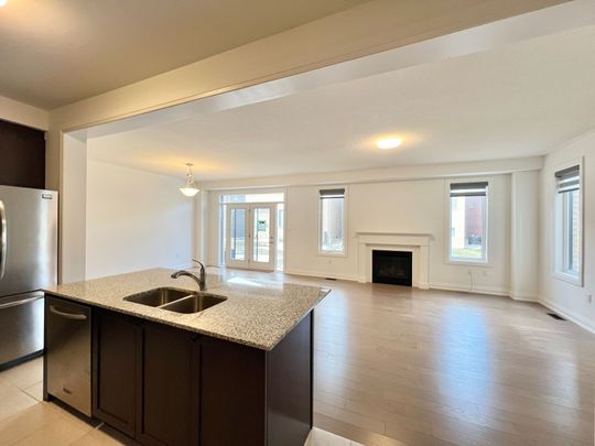 For Lease - 1404 Mockingbird Square, Pickering, Ontario - Photo 1