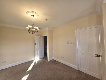 4 bedroom terraced house to rent - Photo 4