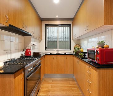 Charming full brick family oasis with two street access - Bordering... - Photo 2