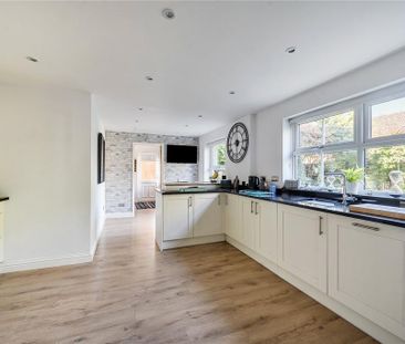 5 bedroom detached house to rent - Photo 2