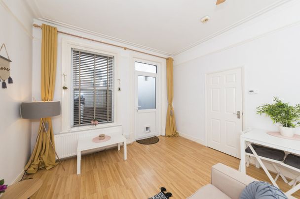 Studio Flat, Mansfield Road, RG1 - Photo 1