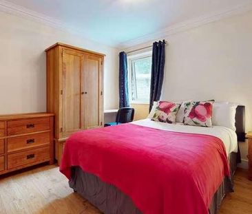 Emily Gardens, Plymouth, PL4 - Photo 5