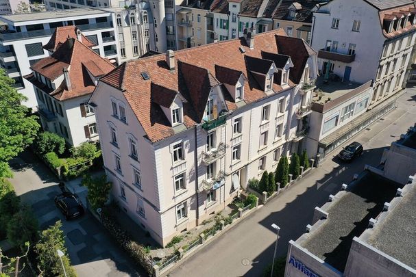 High ceiling and beautiful finishes - Photo 1