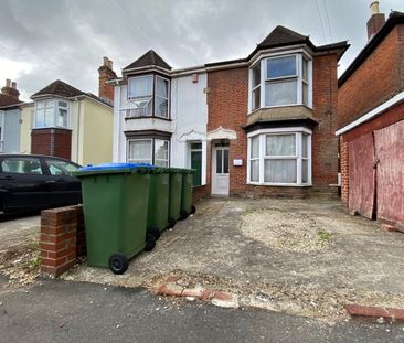 3 Bed Semi-Detached House, Broadlands Road, SO17 - Photo 3
