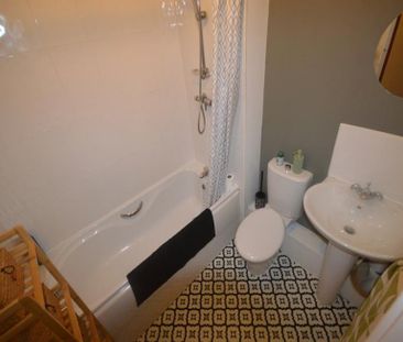 2 Bedroom Apartment To Let - Photo 3