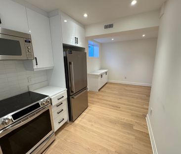 For Lease - 1 Random Street, Toronto, Ontario - Photo 5