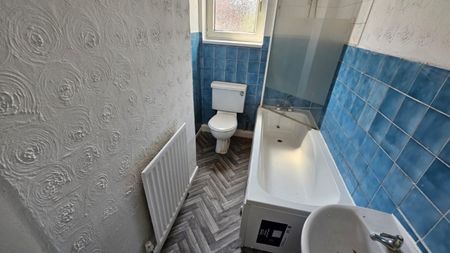 3 bed Terraced - To Let - Photo 4