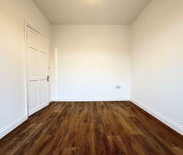 2 Bed Terraced House, Bath Road, E7 - Photo 4