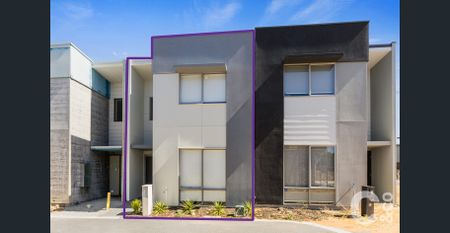 2 Storey 3 x 2 Townhouse in central location ! - Photo 4