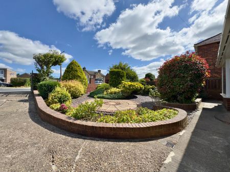 Wombwell Lane, Wombwell, Barnsley - Photo 2