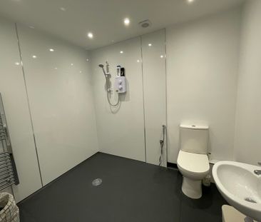 3 bedroom Detached House to let - Photo 2