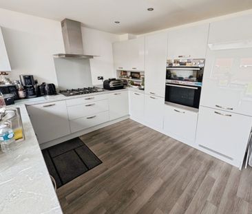 3 bedroom House To Let - Photo 4