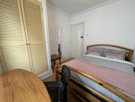 3 bedroom apartment to rent - Photo 5