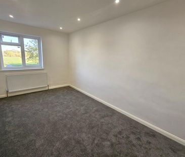 6 bedroom semi-detached house to rent - Photo 2