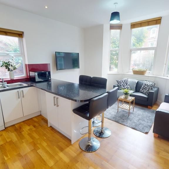 4 bedroom ground floor flat to rent - Photo 1