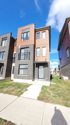 For Lease - 31 FAIRLANE Avenue, Barrie, Ontario - Photo 1