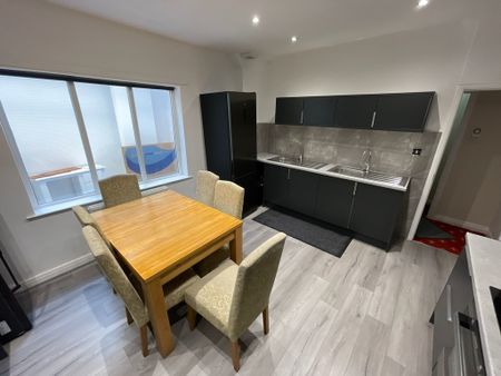 1 bedroom Apartment to let - Photo 2