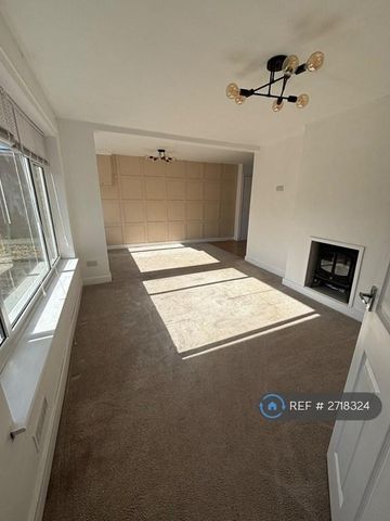 3 bedroom detached house to rent - Photo 2