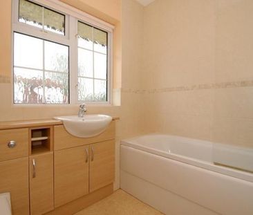 3 bedroom semi-detached house to rent - Photo 6