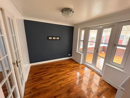 4 bedroom detached house to rent - Photo 3