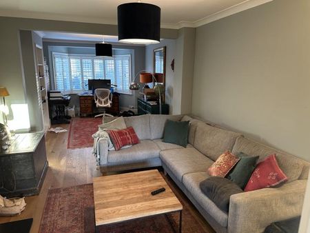 Spacious Double Room in a Friendly Maidenhead Home – Available Now - Photo 2