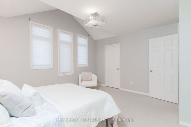 For Lease - 215 Armstrong Crescent, Bradford West Gwillimbury, Ontario - Photo 1