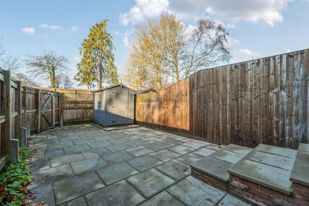 5 bedroom end of terrace house to rent - Photo 4