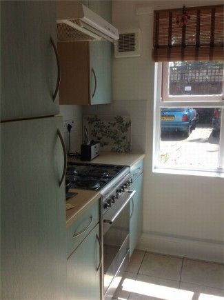 3 Bed - Louisa Close, London - Photo 5