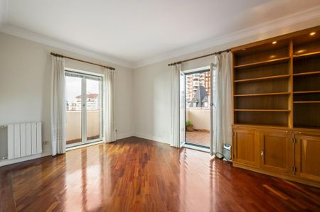 4 Bedroom Apartment with swimming pool, Monte Estoril, Cascais - Photo 4