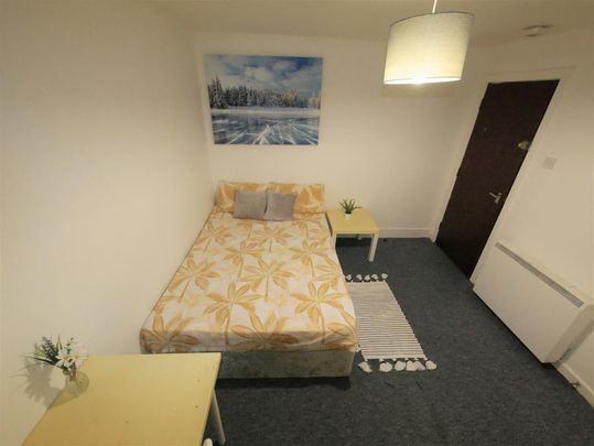 The Mount, Bournemouth, BH1 - Photo 1