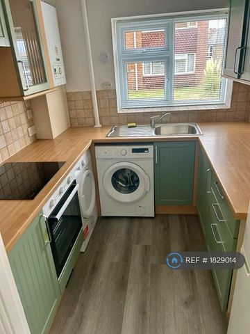 2 bedroom flat to rent - Photo 2